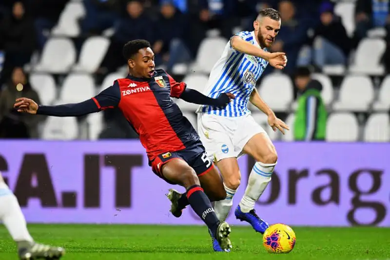 Spal e Genoa restano nei guai. Occasioni e due gol nell'arco di un minuto, ma l'1-1 finale non piace a nessuno.
