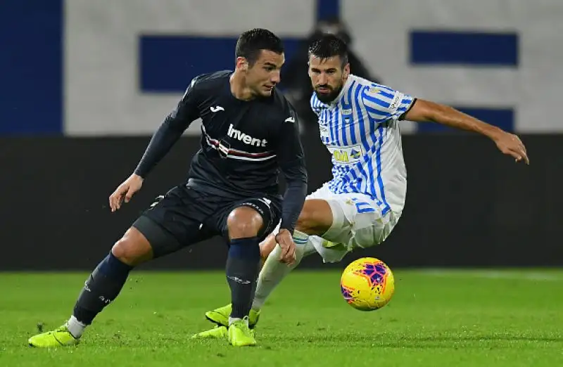Gioia Sampdoria, Caprari decisivo. Nel posticipo del lunedì, il 26enne entra al 90' e firma la rete della vittoria contro la Spal dopo un minuto.