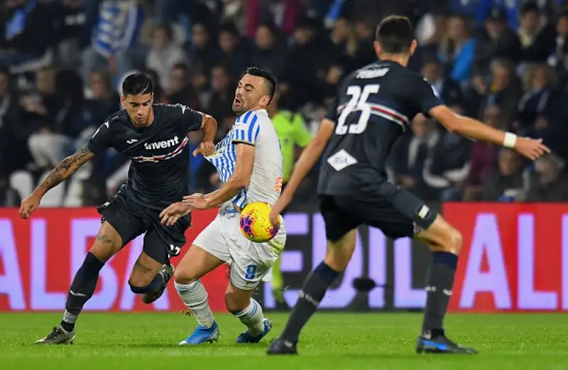 Gioia Sampdoria, Caprari decisivo. Nel posticipo del lunedì, il 26enne entra al 90' e firma la rete della vittoria contro la Spal dopo un minuto.