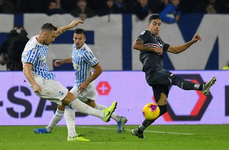Gioia Sampdoria, Caprari decisivo. Nel posticipo del lunedì, il 26enne entra al 90' e firma la rete della vittoria contro la Spal dopo un minuto.