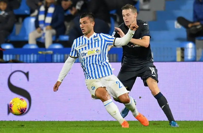 Gioia Sampdoria, Caprari decisivo. Nel posticipo del lunedì, il 26enne entra al 90' e firma la rete della vittoria contro la Spal dopo un minuto.