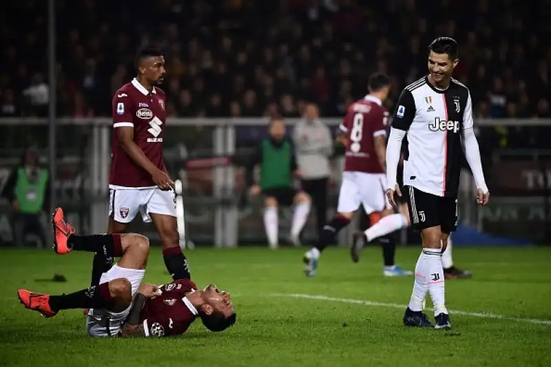 La Juventus si riprende la testa: De Ligt rinasce nel derby. I bianconeri superano il Torino di misura: decide una girata dell'olandese a metà ripresa.