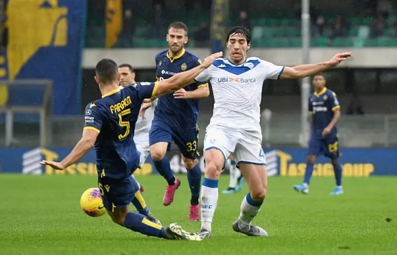 Il Verona ha battuto per 2-1 il Brescia in una partita valida per l'undicesima giornata di campionato:  la decidono Salcedo e Pessina, non basta il gol dello stesso Balotelli all'85'.