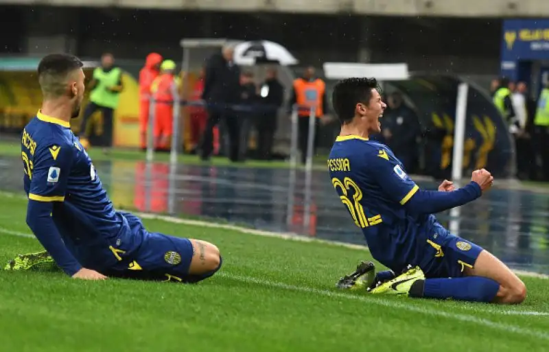 Il Verona ha battuto per 2-1 il Brescia in una partita valida per l'undicesima giornata di campionato:  la decidono Salcedo e Pessina, non basta il gol dello stesso Balotelli all'85'.