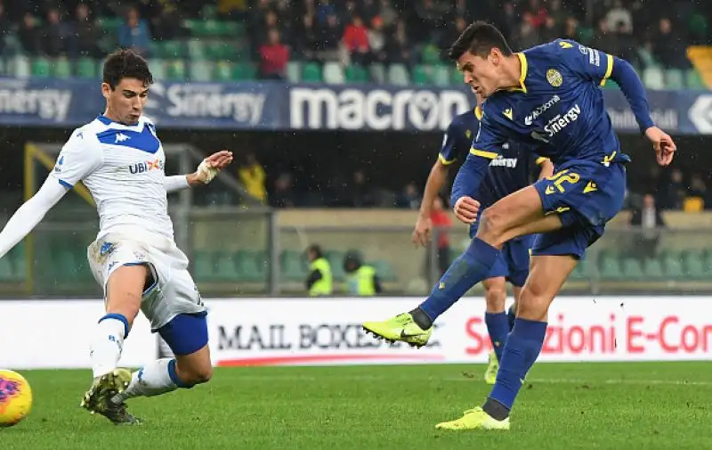 Il Verona ha battuto per 2-1 il Brescia in una partita valida per l'undicesima giornata di campionato:  la decidono Salcedo e Pessina, non basta il gol dello stesso Balotelli all'85'.