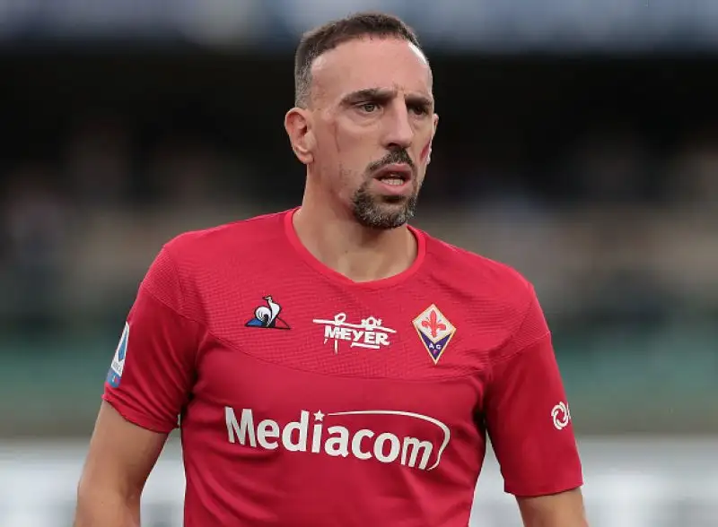 Il Verona vola e mette la freccia con Di Carmine. Vittoria e sorpasso sulla Fiorentina per la squadra di Juric.