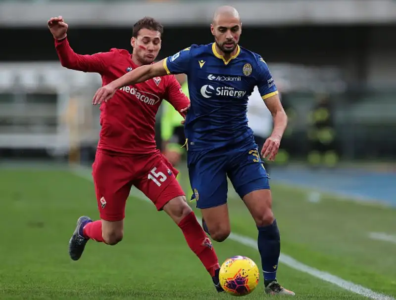 Il Verona vola e mette la freccia con Di Carmine. Vittoria e sorpasso sulla Fiorentina per la squadra di Juric.