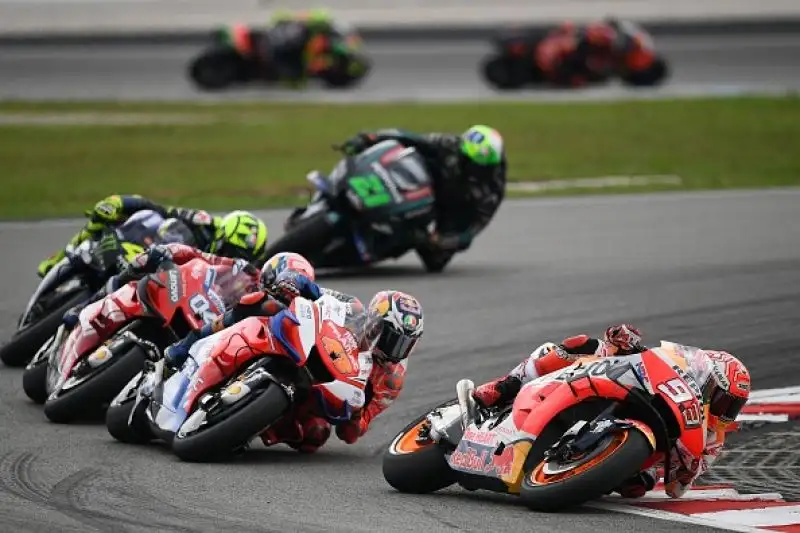 Viñales primo a Sepang, Valentino Rossi ai piedi del podio. Il centauro della Yamaha batte il campione del mondo, Dovizioso è terzo.