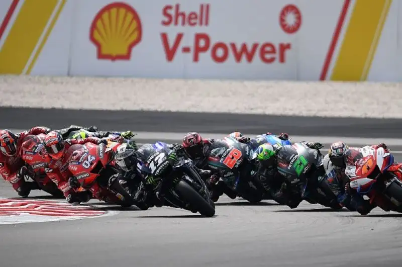 Viñales primo a Sepang, Valentino Rossi ai piedi del podio. Il centauro della Yamaha batte il campione del mondo, Dovizioso è terzo.