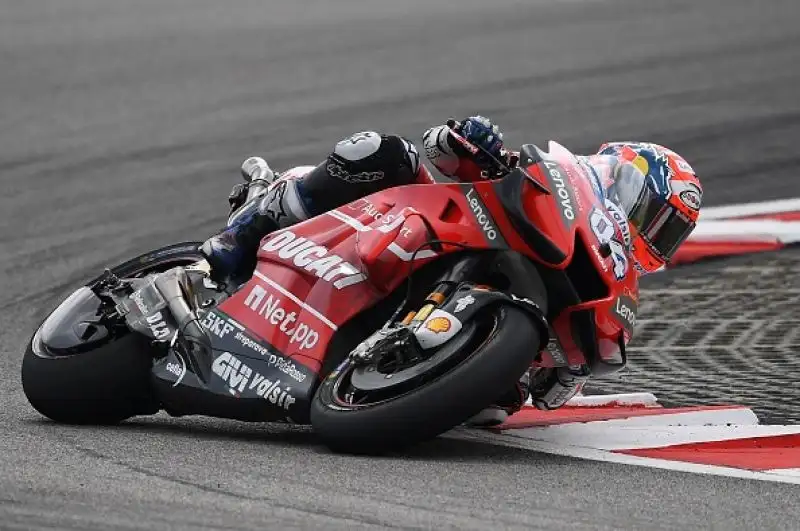 Viñales primo a Sepang, Valentino Rossi ai piedi del podio. Il centauro della Yamaha batte il campione del mondo, Dovizioso è terzo.