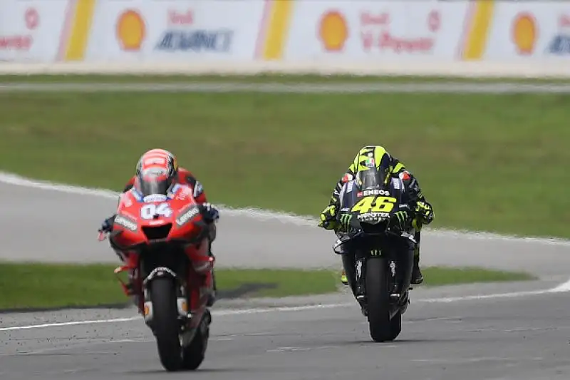 Viñales primo a Sepang, Valentino Rossi ai piedi del podio. Il centauro della Yamaha batte il campione del mondo, Dovizioso è terzo.