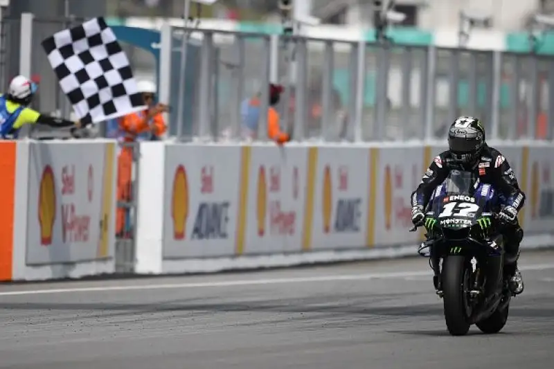 Viñales primo a Sepang, Valentino Rossi ai piedi del podio. Il centauro della Yamaha batte il campione del mondo, Dovizioso è terzo.