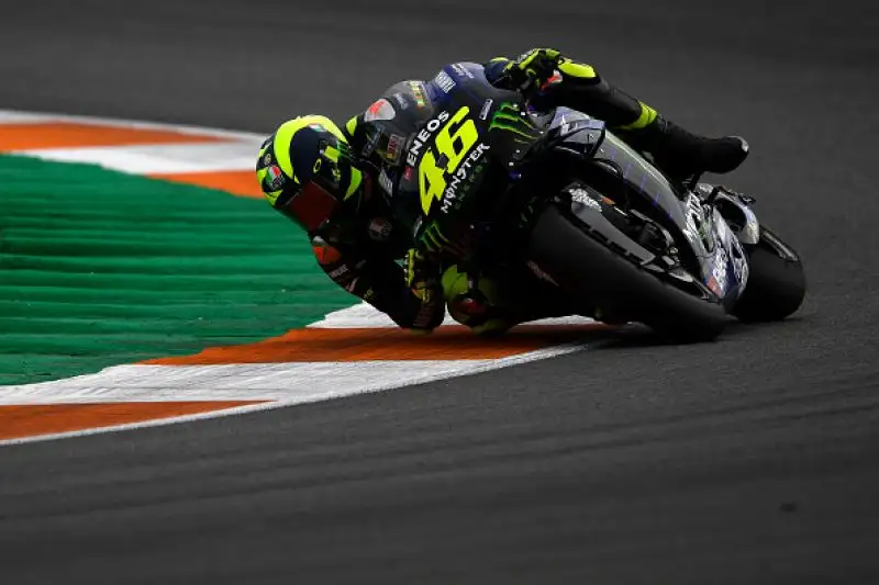 Marquez vince anche l'ultima, Valentino Rossi dietro. Jorge Lorenzo chiude l'ultima corsa della sua carriera al quattordicesimo posto.