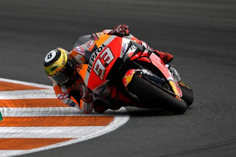 Marquez vince anche l'ultima, Valentino Rossi dietro. Jorge Lorenzo chiude l'ultima corsa della sua carriera al quattordicesimo posto.