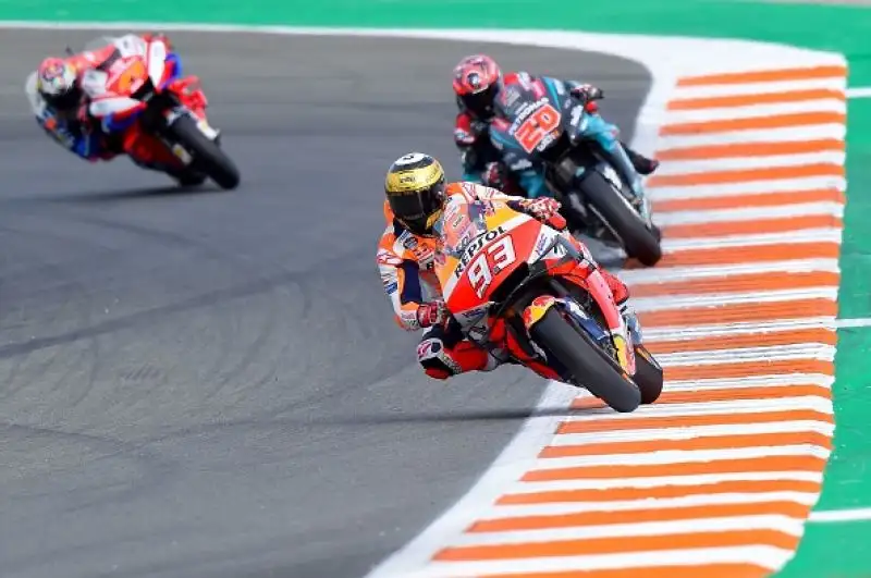 Marquez vince anche l'ultima, Valentino Rossi dietro. Jorge Lorenzo chiude l'ultima corsa della sua carriera al quattordicesimo posto.