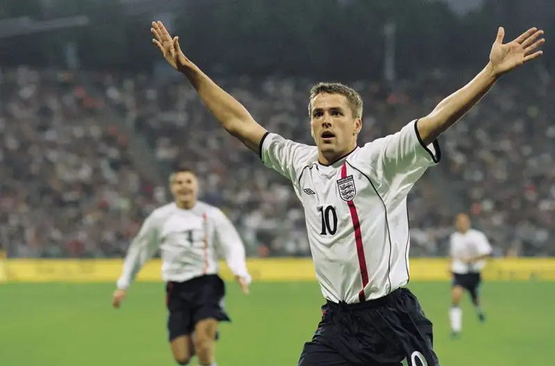 Michael Owen, attaccante del Liverpool, ha riportato il premio in Inghilterra dopo oltre vent’anni.