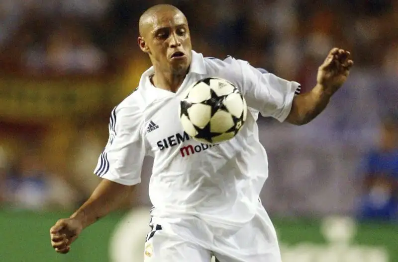Roberto Carlos: Nel 2002 lo avrebbe meritato, perché aveva vinto tutto. Però nella Seleçao c’era Ronaldo, il Fenomeno, e la scelta cadde su di lui