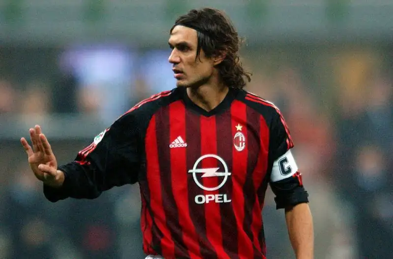 Paolo Maldini: Il più grande rimpianto è legato al 2003, quando vinse la Champions League. Premiarono lo juventino Pavel Nedved