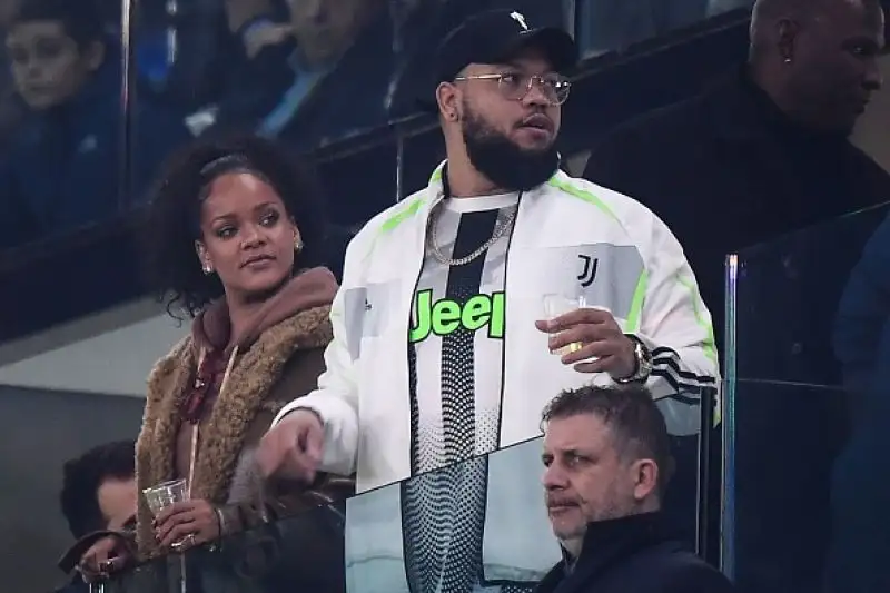 Le foto della affascinante cantante e modella, in tribuna per Juventus-Atletico Madrid.