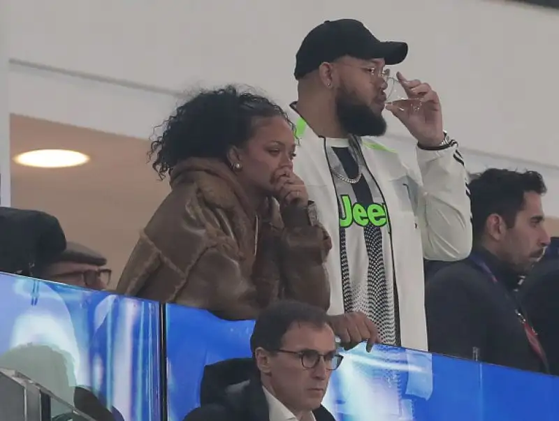 Le foto della affascinante cantante e modella, in tribuna per Juventus-Atletico Madrid.