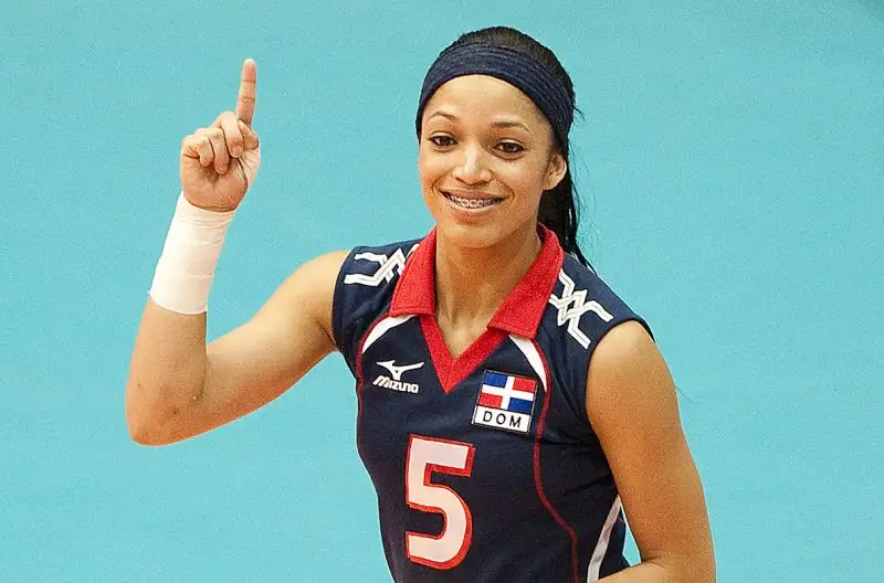 La popolarissima giocatrice della nazionale femminile della Repubblica Dominicana gioca nel ruolo di libero.