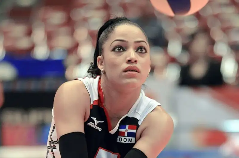 La popolarissima giocatrice della nazionale femminile della Repubblica Dominicana gioca nel ruolo di libero.