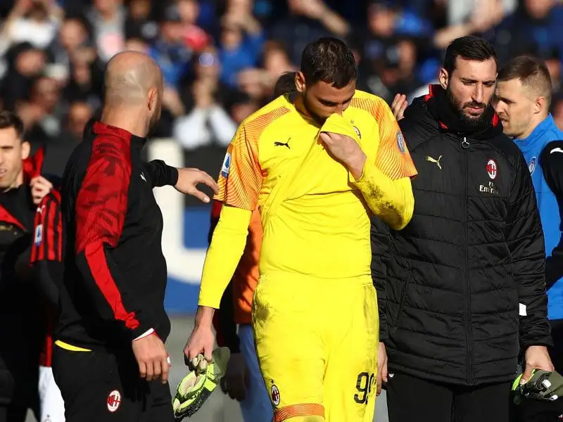 Le foto dello sconforto e dell'amarezza dei giocatori rossoneri, travolti per 5-0 a Bergamo.