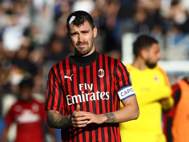 Le foto dello sconforto e dell'amarezza dei giocatori rossoneri, travolti per 5-0 a Bergamo.