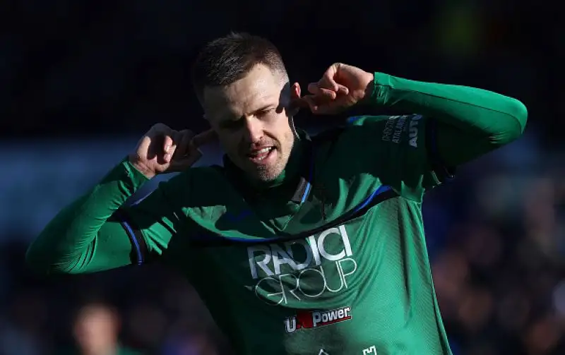 L'Atalanta strapazza il Milan nella partita di mezzogiorno della diciassettesima giornata di serie A. Sarà un Natale amarissimo per gli uomini di Pioli, umiliati per 5-0  da una Dea scatenata