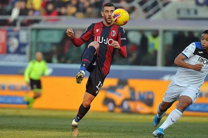 Palacio e Poli in gol per i felsinei, di Malinovski il gol per gli ospiti.
