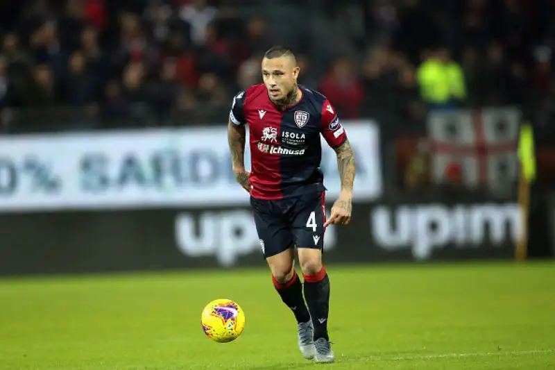 Per i rossoblu doppietta di Joao Pedro e gol di Nainggolan e Cerri, per gli ospiti due volte in gol Quagliarella e rete di Gaston Ramirez.