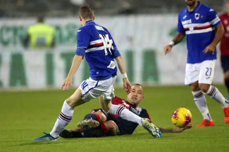 Per i rossoblu doppietta di Joao Pedro e gol di Nainggolan e Cerri, per gli ospiti due volte in gol Quagliarella e rete di Gaston Ramirez.