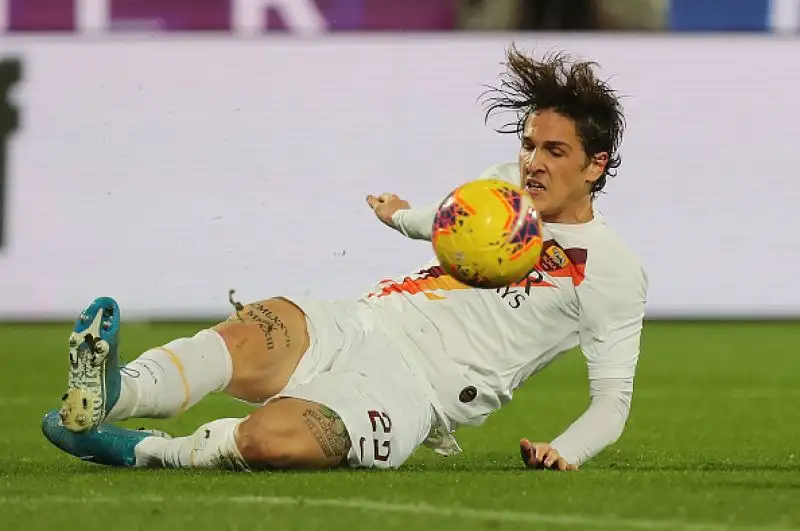 La Roma travolge con un netto 4-1 la Fiorentina nell'anticipo del venerdì della diciassettesima giornata di Serie A, giocato allo stadio "Artemio Franchi" di Firenze. 