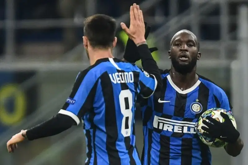 Blaugrana in vantaggio con Perez, pareggio di Lukaku e gol del definitivo 1-2 del baby fenomeno Ansu Fati.