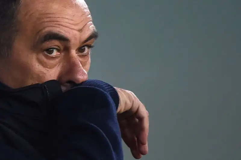 La Juve crolla a Roma: Lazio da scudetto, l'Inter resta prima. Prima sconfitta stagionale per i bianconeri di Sarri.