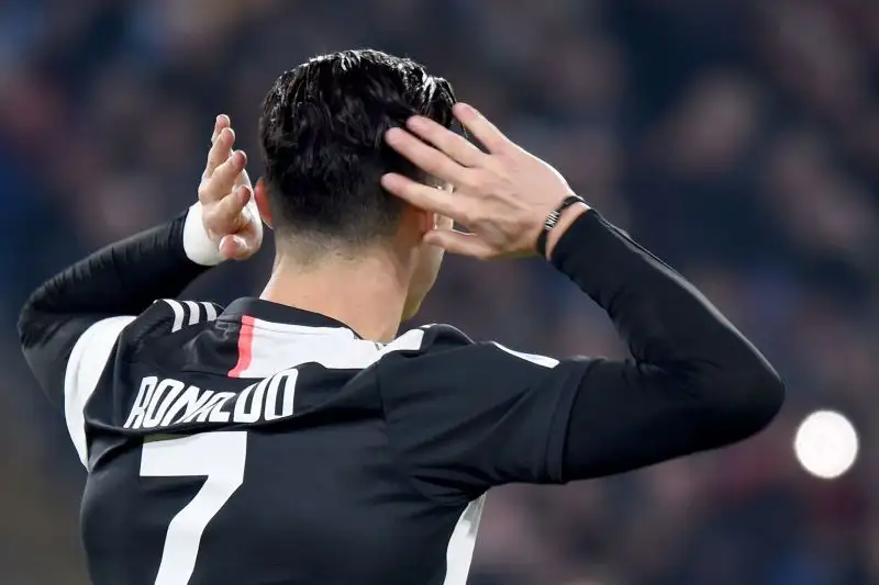 La Juve crolla a Roma: Lazio da scudetto, l'Inter resta prima. Prima sconfitta stagionale per i bianconeri di Sarri.