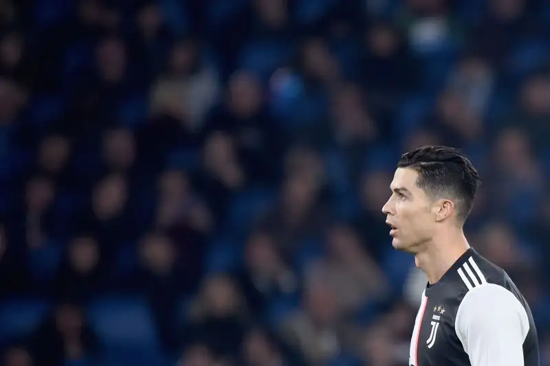La Juve crolla a Roma: Lazio da scudetto, l'Inter resta prima. Prima sconfitta stagionale per i bianconeri di Sarri.