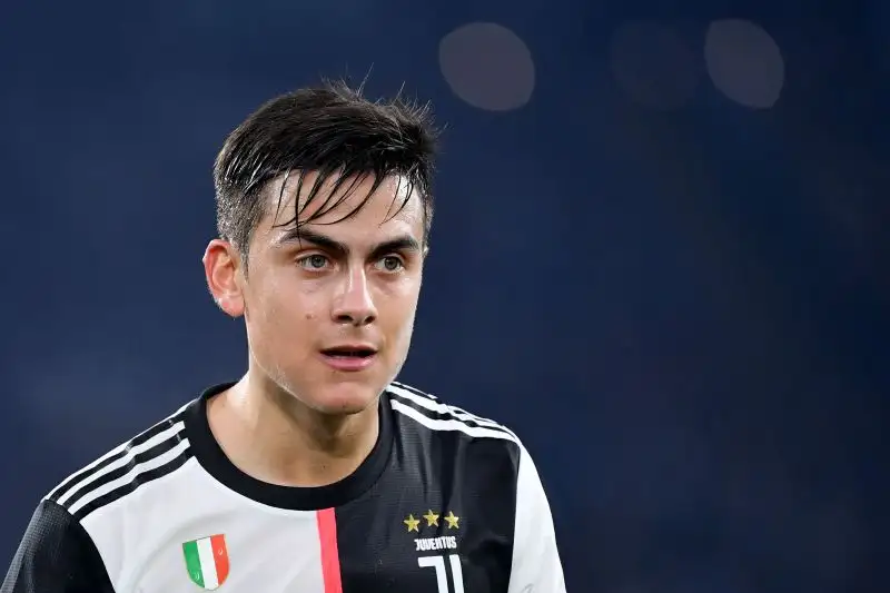La Juve crolla a Roma: Lazio da scudetto, l'Inter resta prima. Prima sconfitta stagionale per i bianconeri di Sarri.