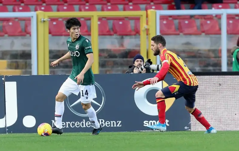 Il Bologna di Sinisa Mihajlovic è straripante nella sfida contro il Lecce: i rossoblu si impongono per 3-2 al Via del Mare e ora sono ottavi a 22 punti.