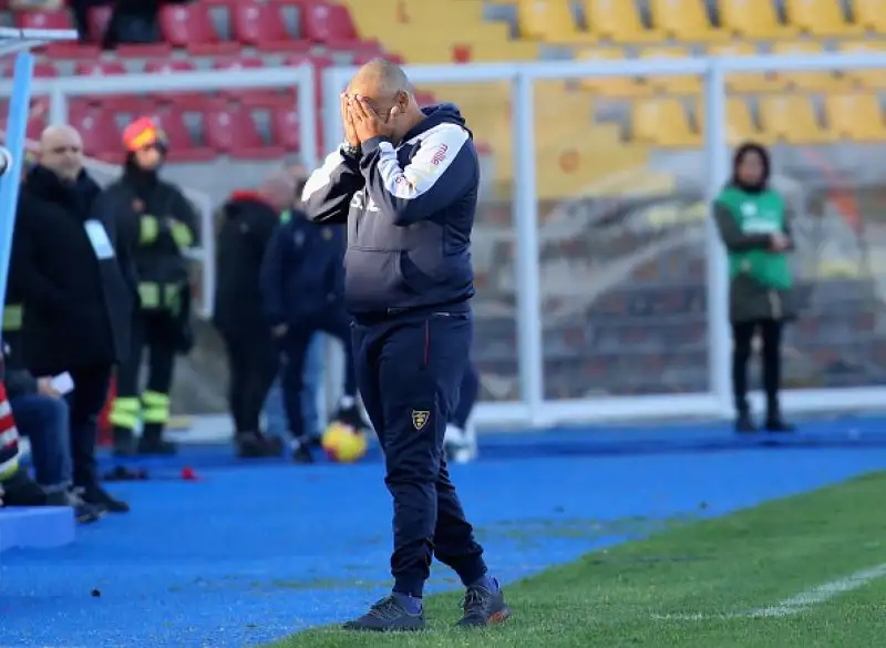 Il Bologna di Sinisa Mihajlovic è straripante nella sfida contro il Lecce: i rossoblu si impongono per 3-2 al Via del Mare e ora sono ottavi a 22 punti.