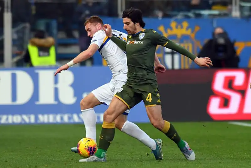 Pareggio tra Parma e Brescia e vittoria in trasferta per il Bologna a Lecce nelle partite del pomeriggio della diciassettesima giornata di serie A. 