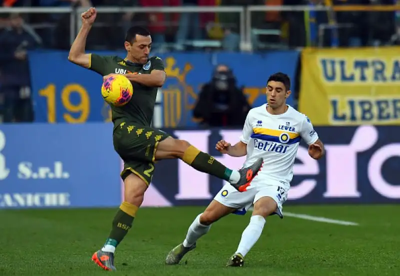 Pareggio tra Parma e Brescia e vittoria in trasferta per il Bologna a Lecce nelle partite del pomeriggio della diciassettesima giornata di serie A. 