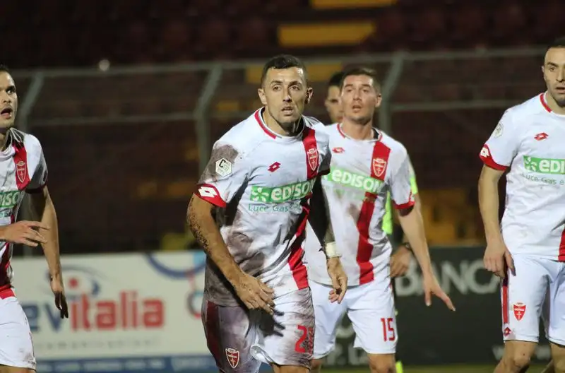 Di Chricò su punizione e Finotto i gol dei brianzoli, De Cenco e Risaliti in gol per i padroni di casa.