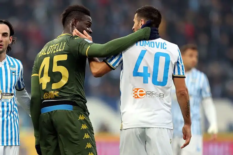 Balotelli finalmente decisivo con il Brescia: SuperMario trova al 54' grazie a un rimpallo la rete della vittoria contro la Spal, che ridà fiato alla classifica delle Rondinelle