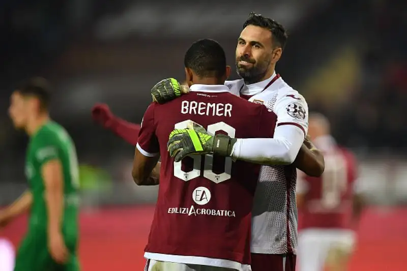 Il Torino si scuote dal momento di crisi e batte per 2-1 la Fiorentina, alla quarta sconfitta consecutiva: i granata esultano grazie alle reti di Zaza e Ansaldi