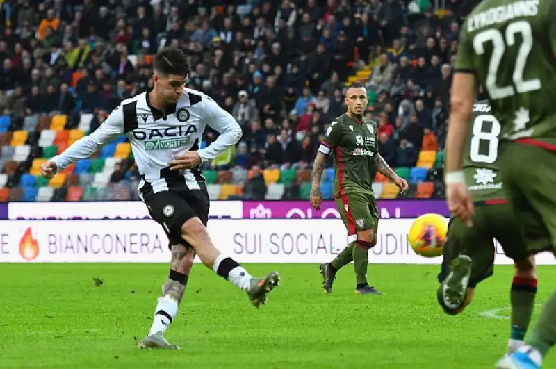 Cagliari ancora ko, Fofana esalta l'Udinese.
I sardi sono stati superati per 2-1 alla Dacia Arena e hanno incassato la seconda sconfitta di fila.