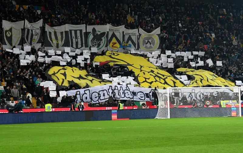 Altro passo falso del Napoli, a digiuno di vittorie da mesi: la squadra di Ancelotti non va oltre l'1-1 alla Dacia Arena contro l'Udinese.