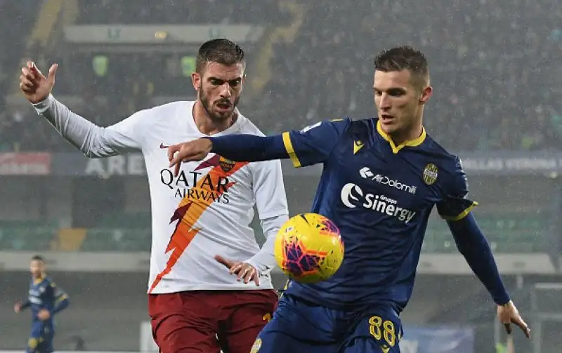 Per i giallorossi in gol Kluivert, Perotti e Mkhitaryan. Faraoni ha realizzato la rete del momentaneo 1-1 per i padroni di casa.