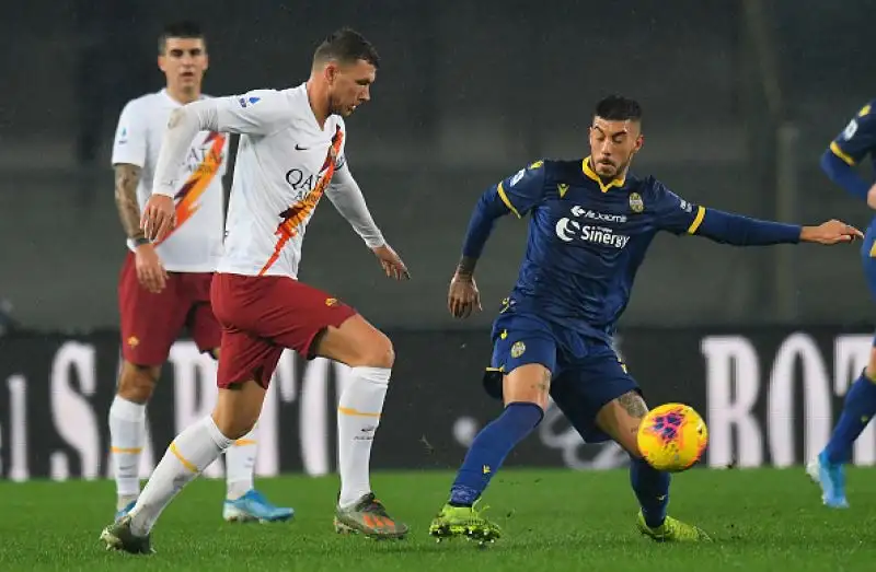 Per i giallorossi in gol Kluivert, Perotti e Mkhitaryan. Faraoni ha realizzato la rete del momentaneo 1-1 per i padroni di casa.