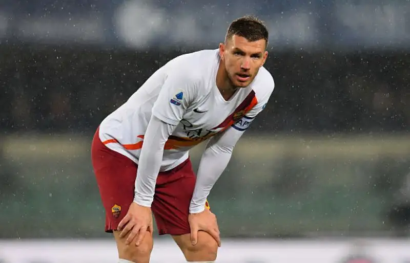 Per i giallorossi in gol Kluivert, Perotti e Mkhitaryan. Faraoni ha realizzato la rete del momentaneo 1-1 per i padroni di casa.